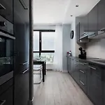 Easy Rent- Sky Free Parking, Hala Globus, 24h Check-in, Zana Apartmán *