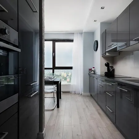 Easy Rent- Sky Free Parking, Hala Globus, 24h Check-in, Zana Apartamento *