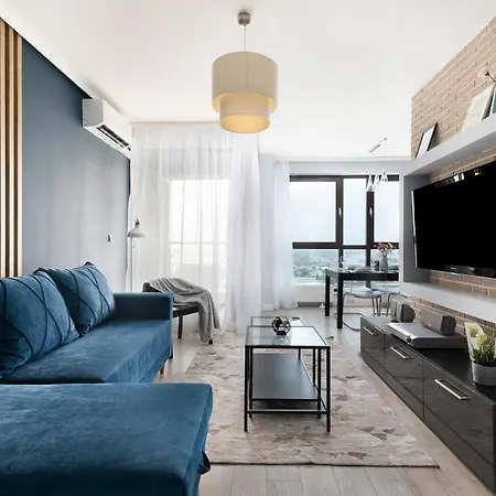 Easy Rent- Sky Free Parking, Hala Globus, 24h Check-in, Zana *