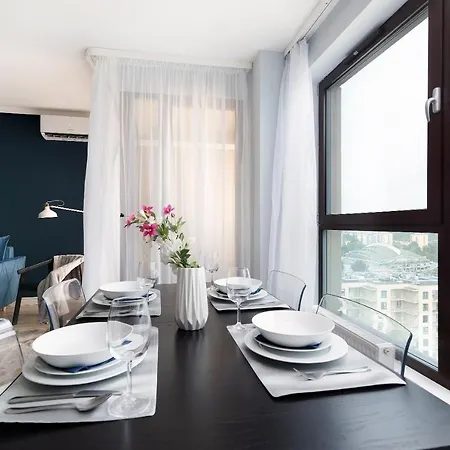 Easy Rent- Sky Free Parking, Hala Globus, 24h Check-in, Zana Apartamento