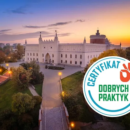 Easy Rent- Sky Free Parking, Hala Globus, 24h Check-in, Zana Lublin