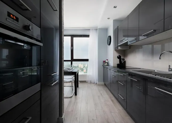 Easy Rent- Sky Free Parking, Hala Globus, 24h Check-in, Zana Lägenhet *